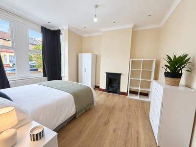 Bright Double Rooms in Newly Refurbished House Main Photo