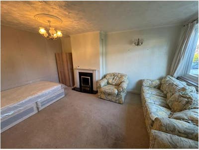 Furnished room to rent in Harrow-HA2 Main Photo