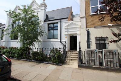 Amazing Modern Double Room in Stoke Newington Main Photo
