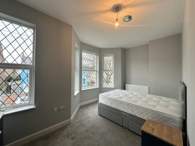 Newly refurbed shared house in Petersfield  Main Photo