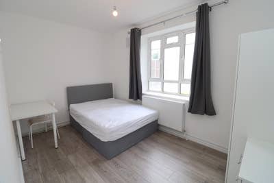 💎 A Rare 4-Bedroom Gem in White City  Main Photo