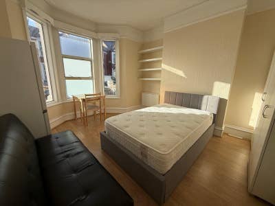 Double Room/No Deposit/ All Bills Included Main Photo