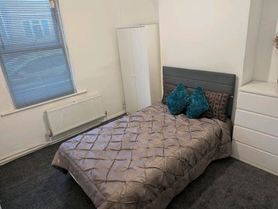 Fantastic Gnd Fl Flat with Garden  Main Photo