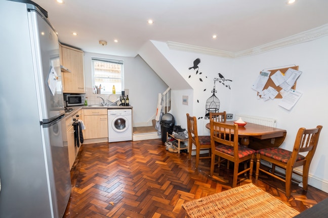 A stunning 2 bedroom flat in Finsbury Park N4 Main Photo