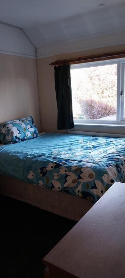 Comfortable double in quiet cul de sac Main Photo