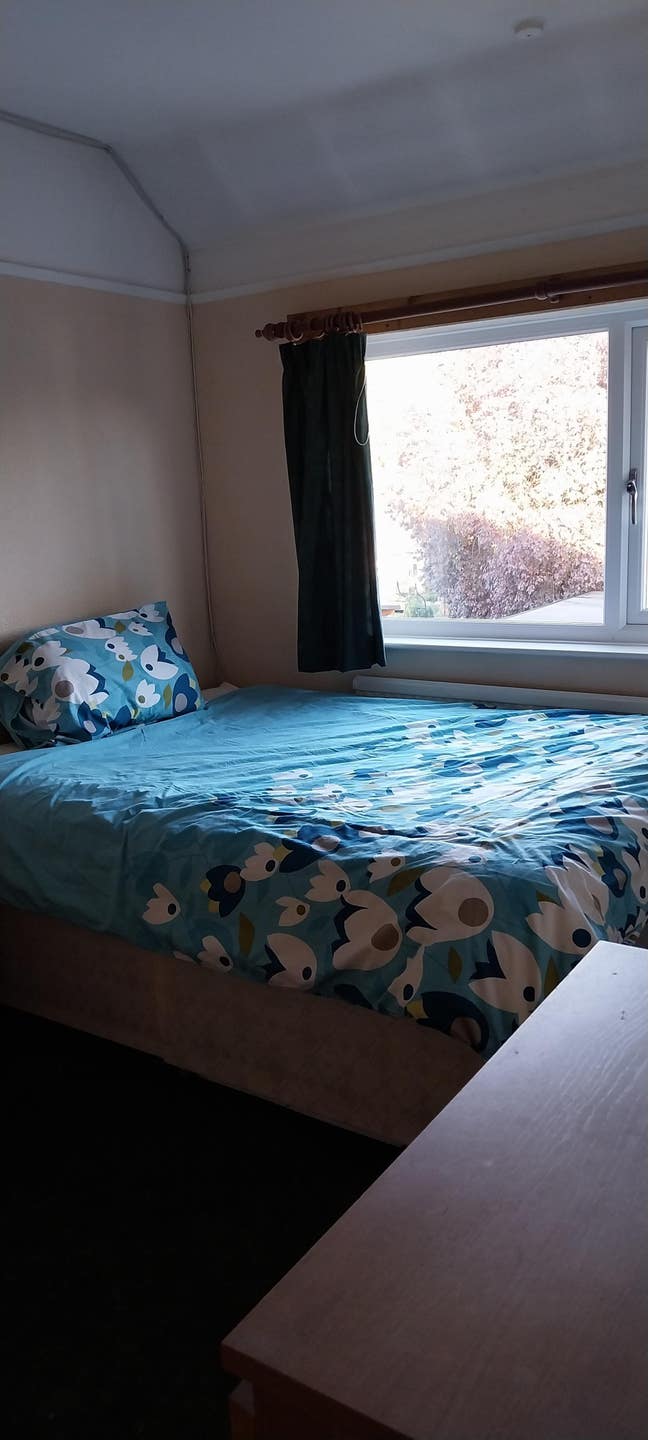 Comfortable double in quiet cul de sac Main Photo