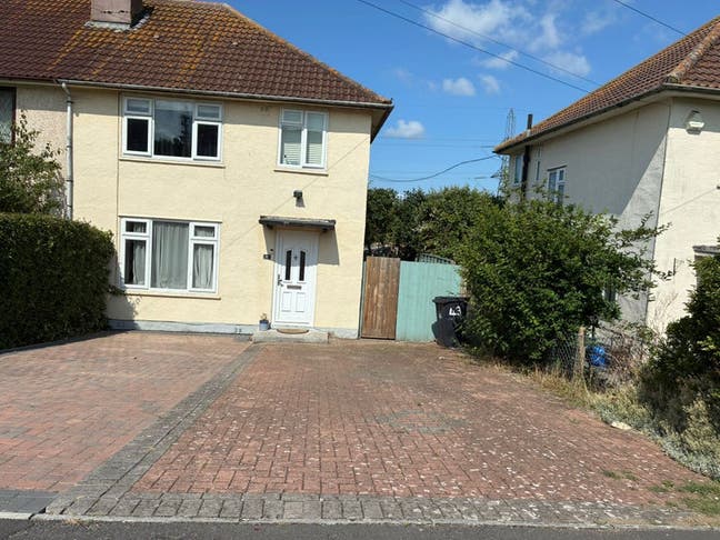 Double Bedroom, 3 Bed House - Parking+Garden Main Photo