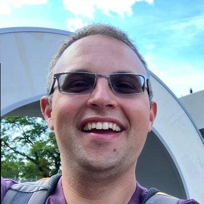 Professional Male seeks a single or double room Main Photo