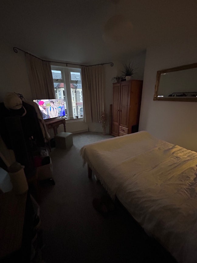 1 room to rent in shared profession house Main Photo
