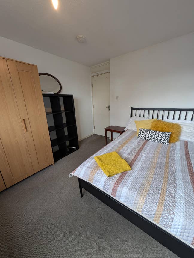 Two lovely rooms in Broadfield Main Photo