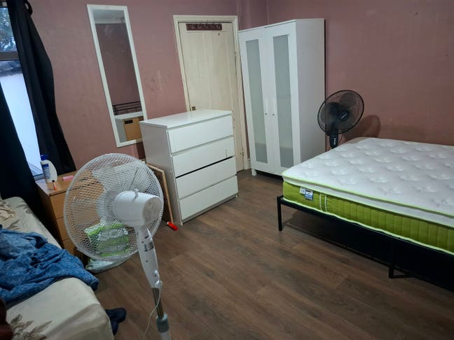 Room to share Main Photo
