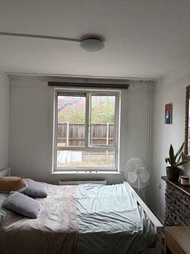 Bright Double Room in Friendly House Main Photo