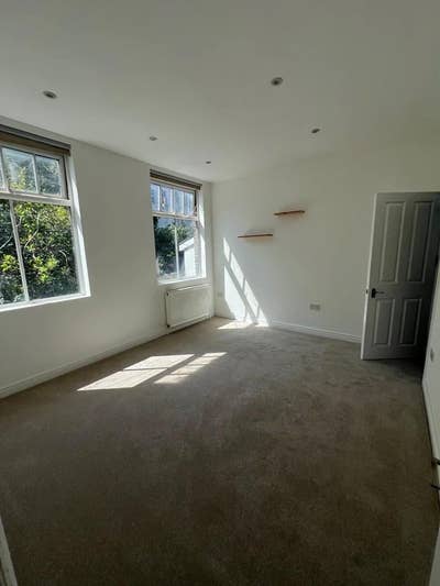 Large Double Room with Private Ensuite – &pound;850 Bill Main Photo