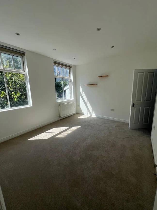 Large Double Room with Private Ensuite – &pound;850 Bill Main Photo