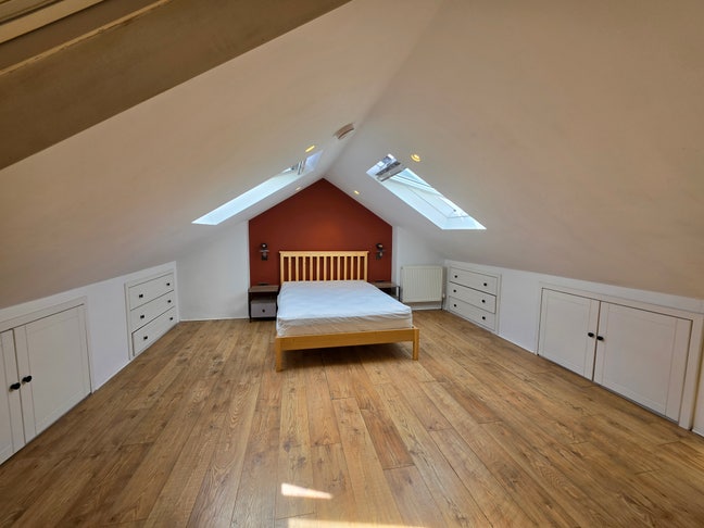 2 rooms available in friendly Kingswood home Main Photo