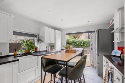 Open to offers - 2 bedroom garden flat in Fulham  Main Photo