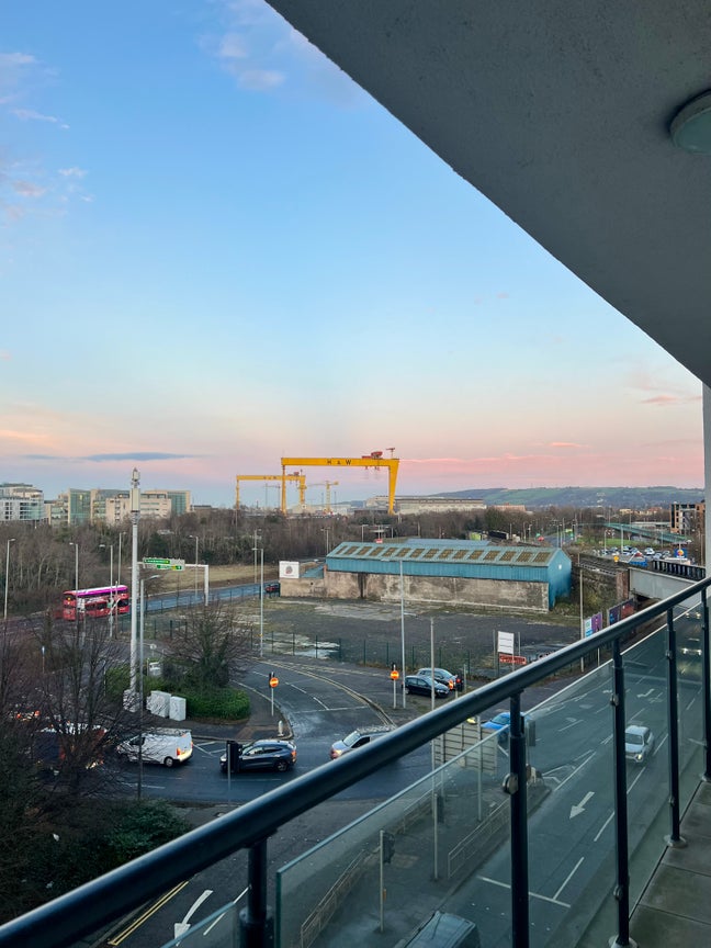 Spacious 1-Bedroom Apt in Belfast City Centre Main Photo