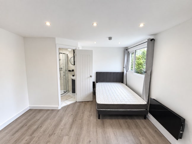 🔥 Available Now | Large Brand New En-Suite Room Main Photo