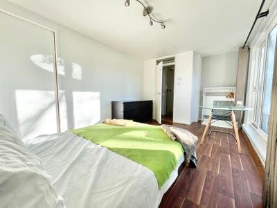 "4 Bed Flat, N7 — 5 Min Walk to Finsbury Park" Main Photo