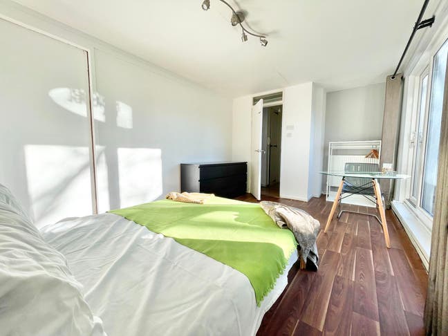 "4 Bed Flat, N7 — 5 Min Walk to Finsbury Park" Main Photo