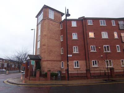Big & Cozy Double Bedroom Available Near Deansgate Main Photo