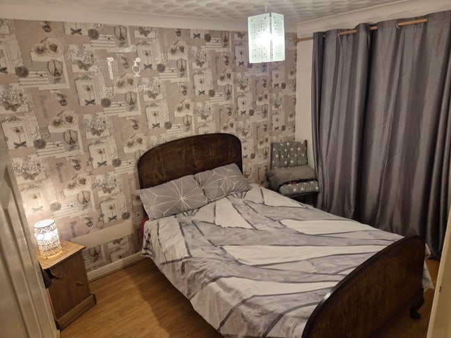 Double Bedroom / In Ground Floor Flat Main Photo