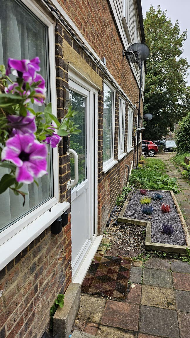 2 Double Rooms | Bills & WiFi Included | Central L Main Photo