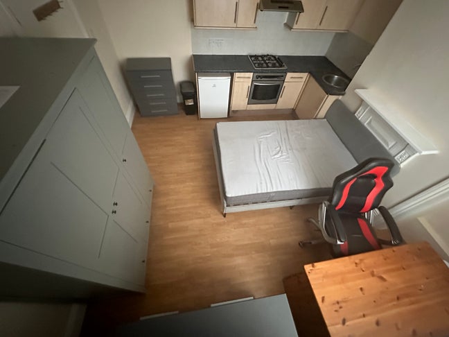 2 Studio rooms and a double bedroom.   Main Photo