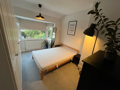 Lovely double room in B30 - Quiet location  Main Photo