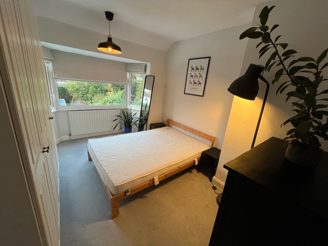 Lovely double room in B30 - Quiet location  Main Photo