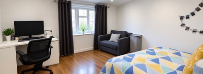 Spacious Furnished Double Room | E14 | Great Loc Main Photo