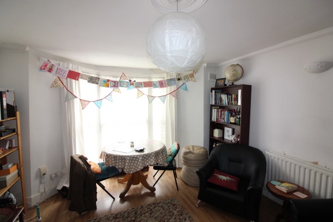 *** Garden Flat *** 3 Double Bedrooms *** Main Photo