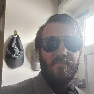Logan, 25M, Seeking a room urgently  Main Photo