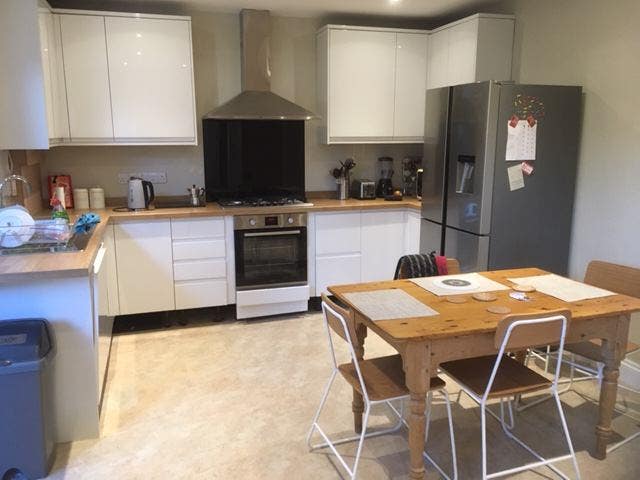 Large double room in CB1 Main Photo