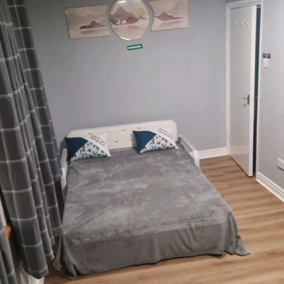 Whole flat too let Main Photo