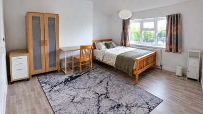 Large double room with a garden view  Main Photo