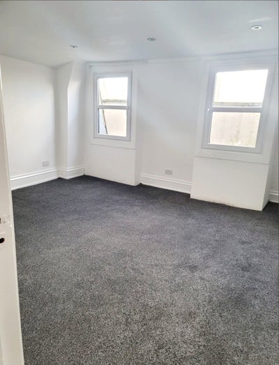 2 Bedroom 3rd Floor Flat Main Photo