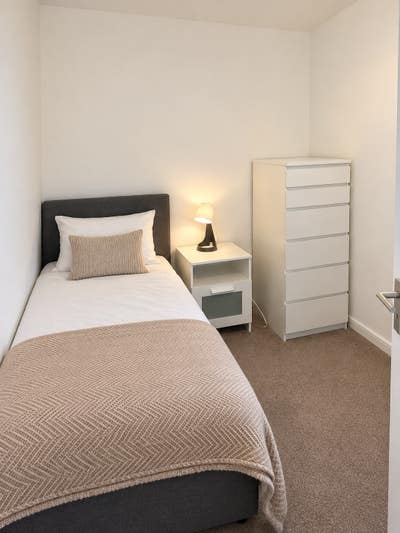 Beautiful rooms available in newly renovated house Main Photo