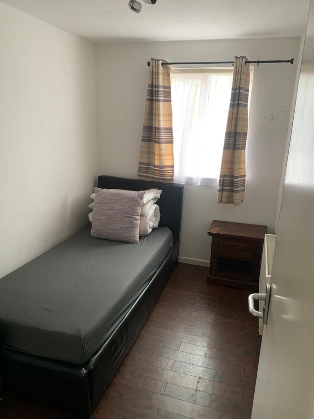 Single Room Main Photo