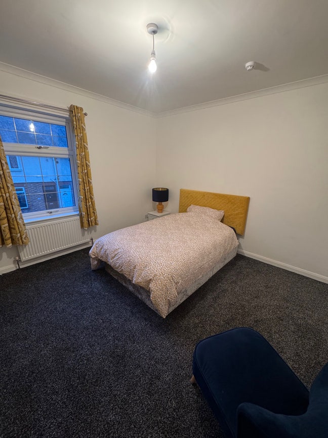 Available double bedroom shared accommodation  Main Photo