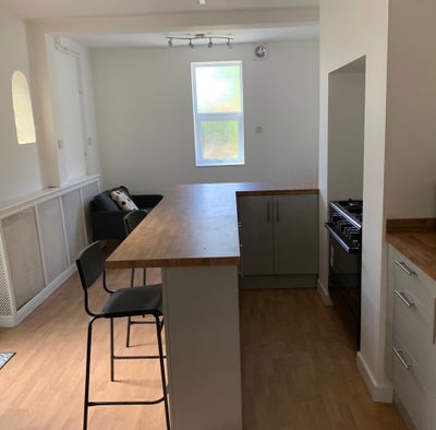 Double room in modernised house share  Main Photo