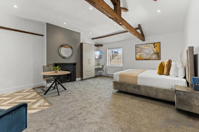 Stunning Large Studio Apartment in PE1 🤩 Main Photo