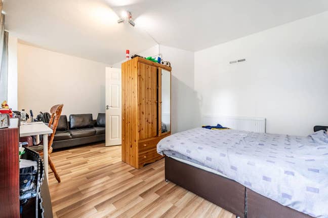 ✨ Spacious 5-Bed House with Garden, Garage & Balco Main Photo