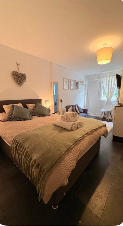 Fully furnished studio room in east cowes  Main Photo