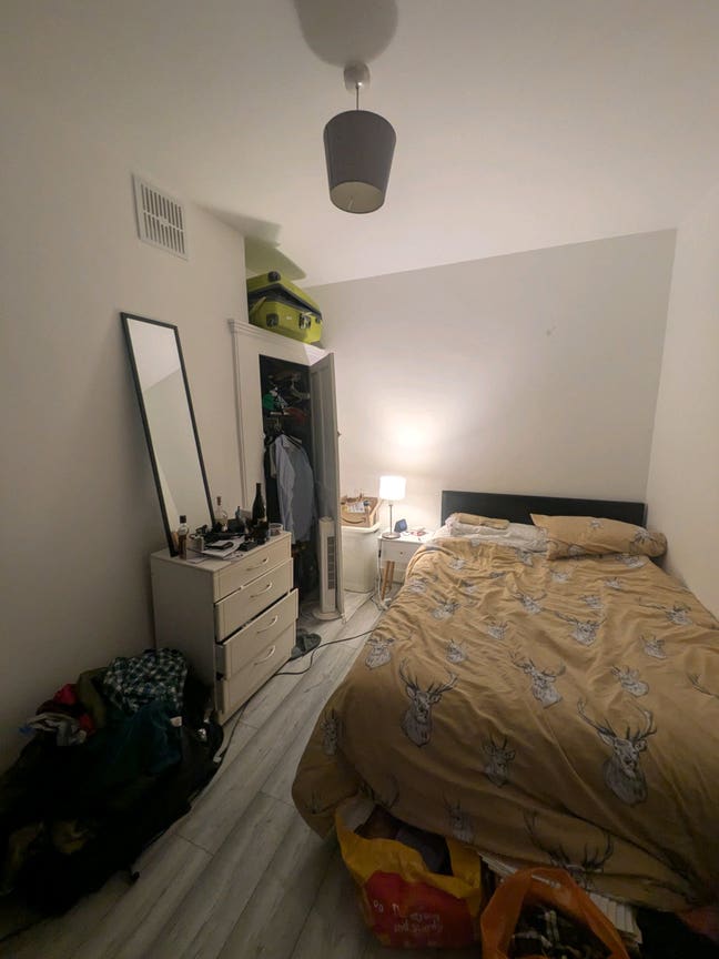 Room for let in 4 bed house  Main Photo