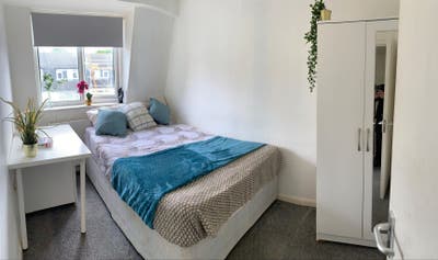 Cosy, Sunny Room in Docklands E16 Main Photo