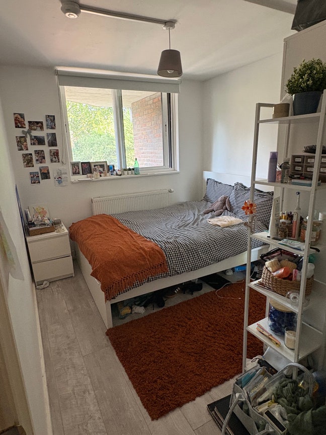 Cosy double room - 10 min walk to Notting hill!!  Main Photo