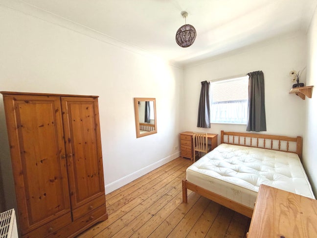 Lovely Room to Rent in Friendly Shared House Main Photo