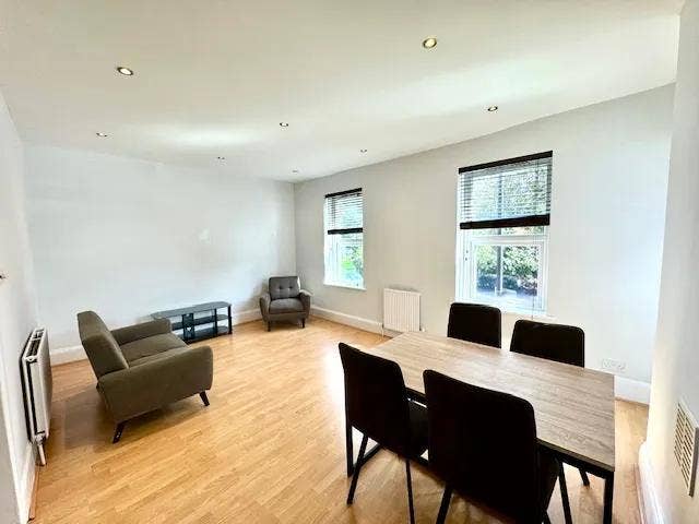 Spacious 2-bed Flat in Lower Clapton Main Photo