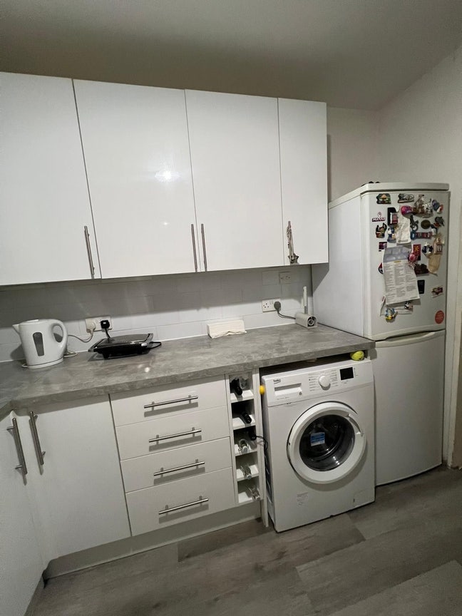 Double Room Available EN4  Main Photo